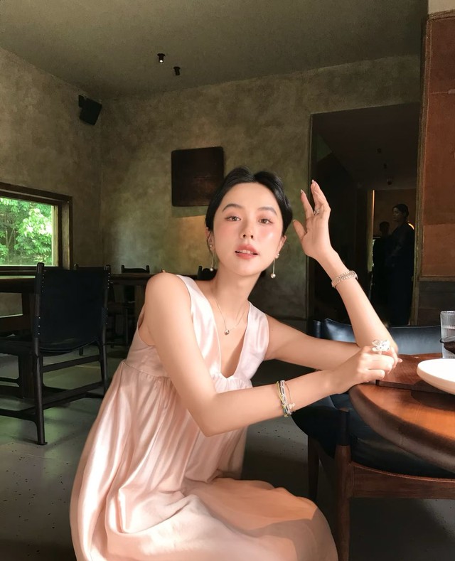 Sau 8 giờ tối, phụ nữ có làn da trẻ lâu thường duy trì 6 thói quen này: Không chỉ skincare mà còn là cách cơ thể tự "chống lão hóa" - Ảnh 5.