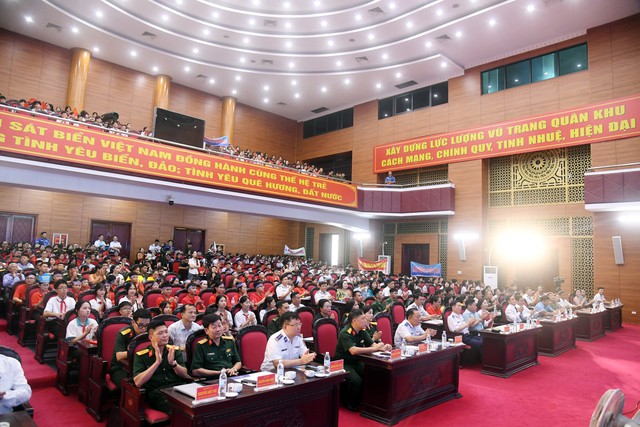 Ngày hội của lòng yêu nước, tình yêu biển, đảo quê hương - Ảnh 1.