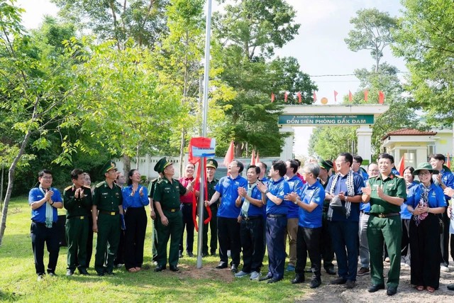 Hành trình “tiếp lửa” dấu chân tình nguyện: Với tuổi trẻ Thành phố Hồ Chí Minh, mỗi nẻo đường là một bài học cống hiến - Ảnh 2.
