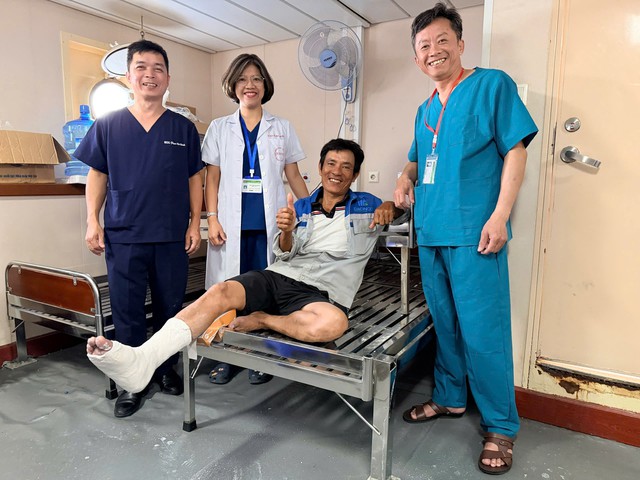 Mang theo trái tim người thầy thuốc đến với Trường Sa - Ảnh 9.