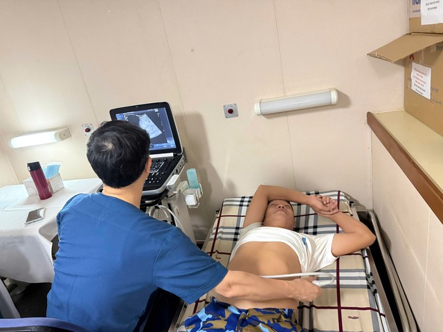 Mang theo trái tim người thầy thuốc đến với Trường Sa - Ảnh 16.
