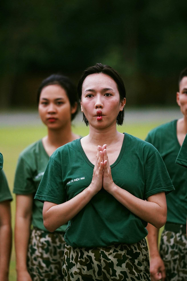 H&agrave;ng trăm b&igrave;nh luận gọi Erik l&agrave; "tướng qu&acirc;n kem nền phi&ecirc;n bản Việt"- Ảnh 6.
