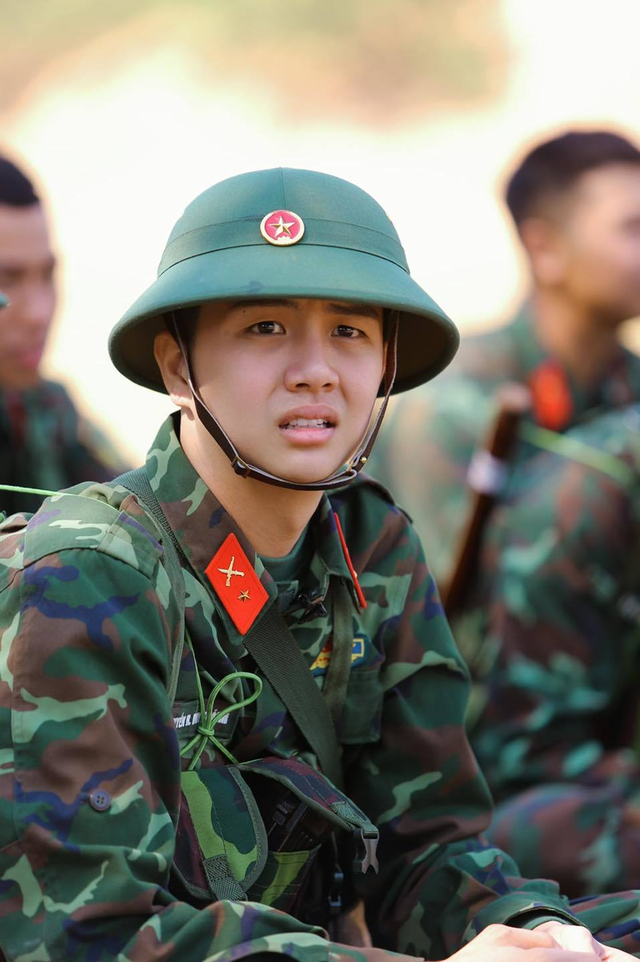 H&agrave;ng trăm b&igrave;nh luận gọi Erik l&agrave; "tướng qu&acirc;n kem nền phi&ecirc;n bản Việt"- Ảnh 5.