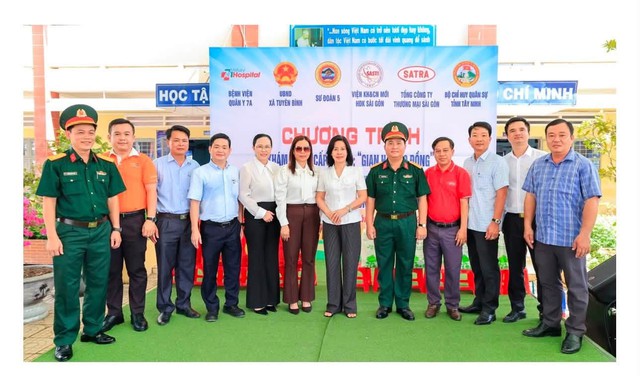 SATRA lan tỏa nghĩa t&igrave;nh tr&ecirc;n v&ugrave;ng đất c&aacute;ch mạng T&acirc;y Ninh - Ảnh 4.