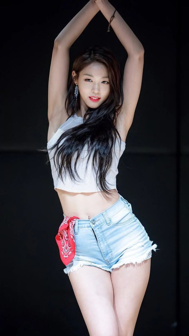 Jisoo v&agrave; nữ thần AI đại diện cho đ&ocirc;i ch&acirc;n chuẩn đẹp Kpop, cặp đ&ugrave;i 