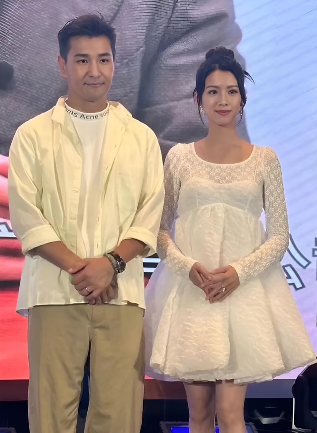 Nữ phụ phim Châu Tinh Trì bị đào lại quá khứ gây tranh cãi, ngang nhiên thể hiện tình cảm với chồng người ta - Ảnh 4.