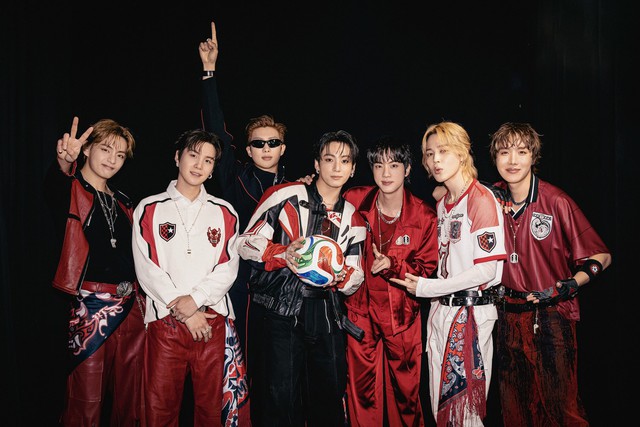 24 giờ căng như dây đàn, đi nửa vòng Trái đất từ Paris đến World Cup không nghỉ 1 giây của BTS- Ảnh 8.