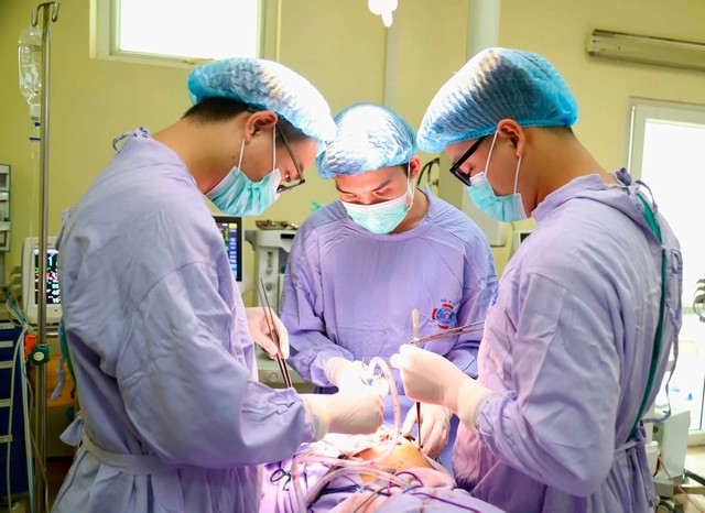 Mắc ung thư phổi sau 30 năm sử dụng 1 thứ rất quen mặt với nam giới Việt - Ảnh 1.