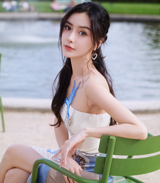 Dụi mắt kh&ocirc;ng nhận ra Angelababy ở tuổi 13- Ảnh 8.