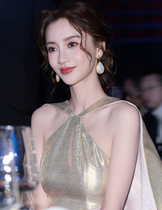 Dụi mắt kh&ocirc;ng nhận ra Angelababy ở tuổi 13- Ảnh 11.