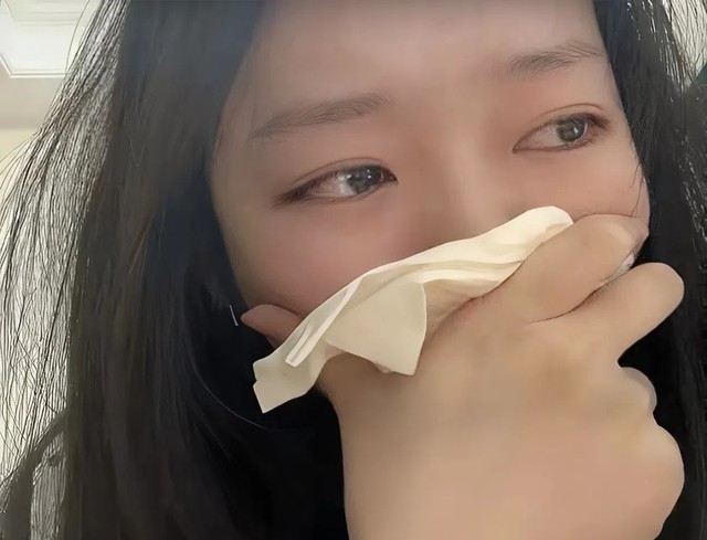 Nữ sinh 19 tuổi một mình lên thành phố làm thêm hè, mới làm 1 ngày đã suy sụp: "Tôi thề không bao giờ quay lại nơi này"- Ảnh 1.
