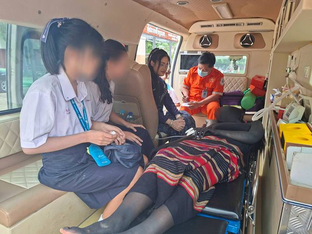 Đến nhận bệnh nhân, đội cứu hộ suýt đứng tim vì gương mặt của cô gái: Lộ diện lý do phía sau- Ảnh 2.