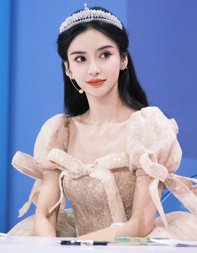 Dụi mắt kh&ocirc;ng nhận ra Angelababy ở tuổi 13- Ảnh 7.