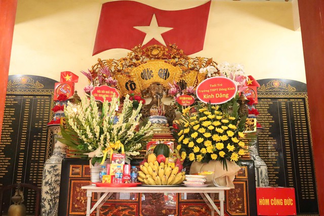 Tuổi trẻ trường THPT Đông Kinh dâng hương kỷ niệm 79 năm ngày Thương binh - Liệt sĩ (27/7/1947 - 27/7/2026) - Ảnh 2.