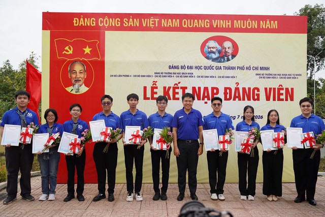 Rực rỡ sắc xanh t&igrave;nh nguyện tr&ecirc;n v&ugrave;ng đất miền T&acirc;y - Ảnh 1.