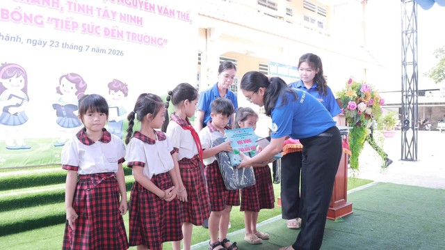 Rực rỡ sắc xanh t&igrave;nh nguyện tr&ecirc;n v&ugrave;ng đất miền T&acirc;y - Ảnh 5.