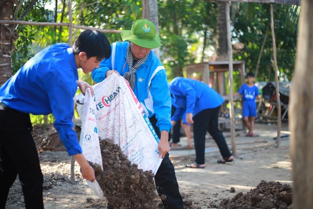 Rực rỡ sắc xanh t&igrave;nh nguyện tr&ecirc;n v&ugrave;ng đất miền T&acirc;y - Ảnh 6.