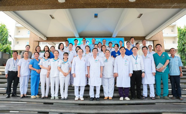 Tri &acirc;n lịch sử, viết tiếp tương lai: Bệnh viện Thống Nhất gặp mặt con liệt sĩ, thương binh, bệnh binh nh&acirc;n kỷ niệm 79 năm Ng&agrave;y Thương binh &ndash; Liệt sĩ - Ảnh 4.