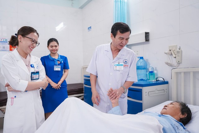 Tri &acirc;n lịch sử, viết tiếp tương lai: Bệnh viện Thống Nhất gặp mặt con liệt sĩ, thương binh, bệnh binh nh&acirc;n kỷ niệm 79 năm Ng&agrave;y Thương binh &ndash; Liệt sĩ - Ảnh 3.