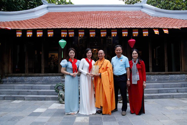 Đoàn Cán bộ, Bác sĩ của Học viện Y - Dược học cổ truyền Việt Nam: Một lần đến Trường Sa, ngàn lần thêm yêu Tổ quốc - Ảnh 3.