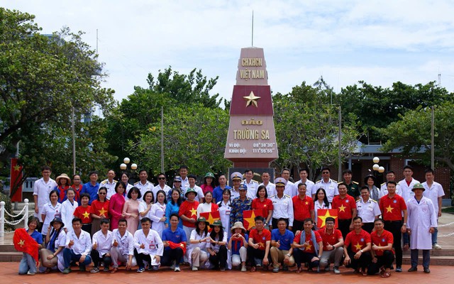 Đoàn Cán bộ, Bác sĩ của Học viện Y - Dược học cổ truyền Việt Nam: Một lần đến Trường Sa, ngàn lần thêm yêu Tổ quốc - Ảnh 6.