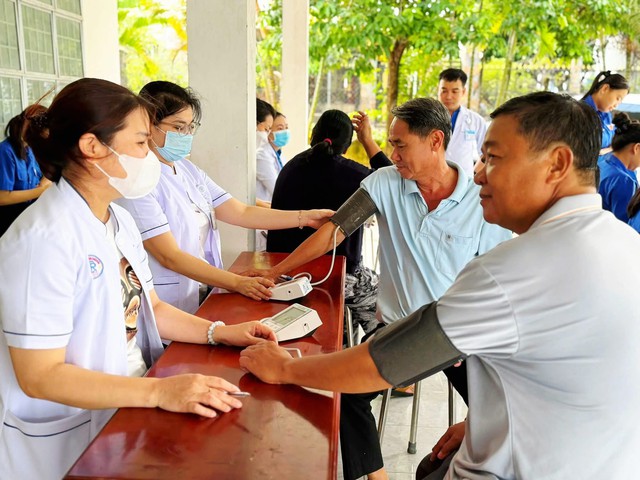 Tuổi trẻ Bệnh viện Chợ Rẫy viết tiếp h&agrave;nh tr&igrave;nh tri &acirc;n tại x&atilde; Dầu Tiếng - Ảnh 5.