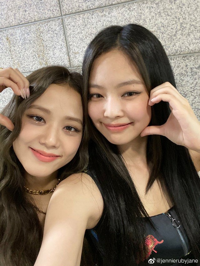 6 tổ hợp kỳ quan của showbiz: Chị em BLACKPINK cạnh nhau l&agrave; h&oacute;a thần, cặp kế thừa di sản nhan sắc sẽ c&ograve;n b&ugrave;ng nổ- Ảnh 16.