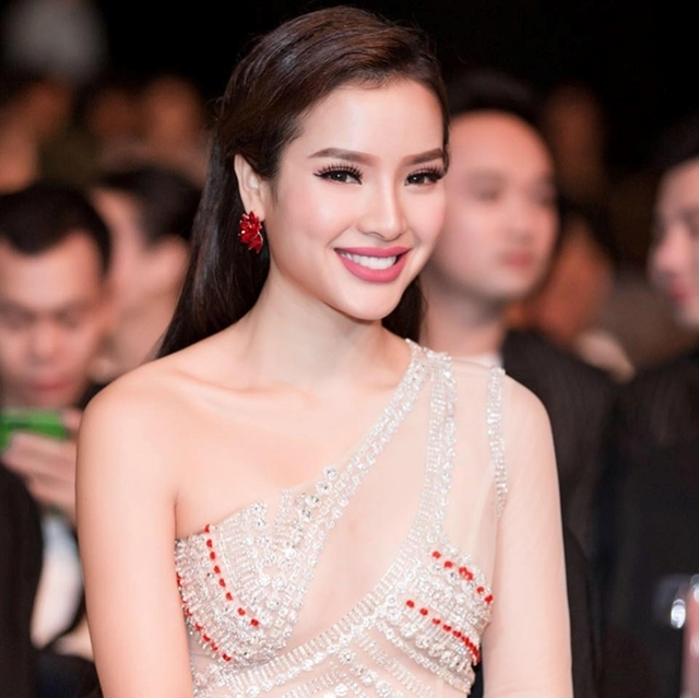 Nữ ca sĩ xinh đẹp n&oacute;i thẳng: "Ca sĩ cần c&oacute; học" - Ảnh 2.