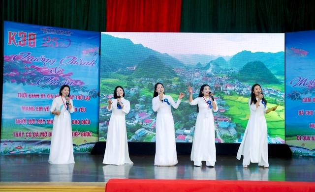 Khóa 38 trường THPT Quảng Xương 1 kỷ niệm 25 năm ngày trở về - Ảnh 3.