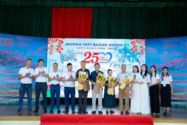 Khóa 38 trường THPT Quảng Xương 1 kỷ niệm 25 năm ngày trở về - Ảnh 18.