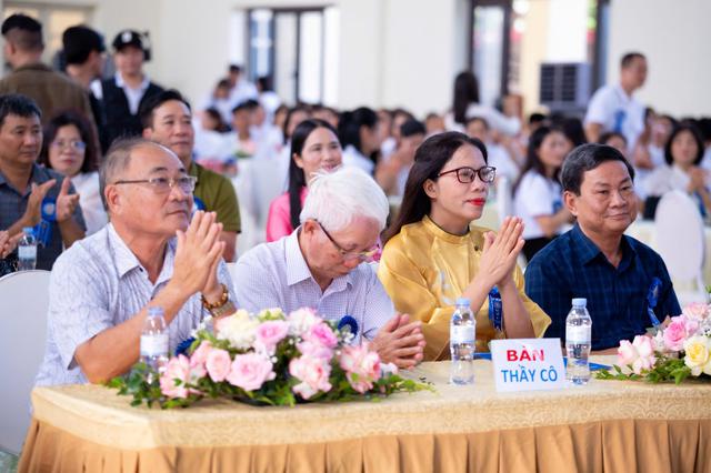 Khóa 38 trường THPT Quảng Xương 1 kỷ niệm 25 năm ngày trở về - Ảnh 8.