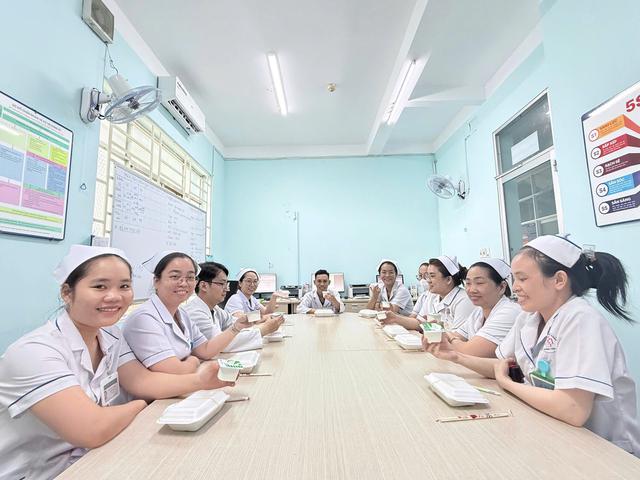 “Bữa cơm công đoàn” – Gắn kết yêu thương, vun đắp mái nhà chung Bệnh viện Đa khoa Bình Tân - Ảnh 5.