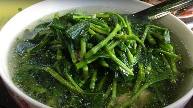 3 th&oacute;i quen nấu canh cần bỏ ngay - Ảnh 1.