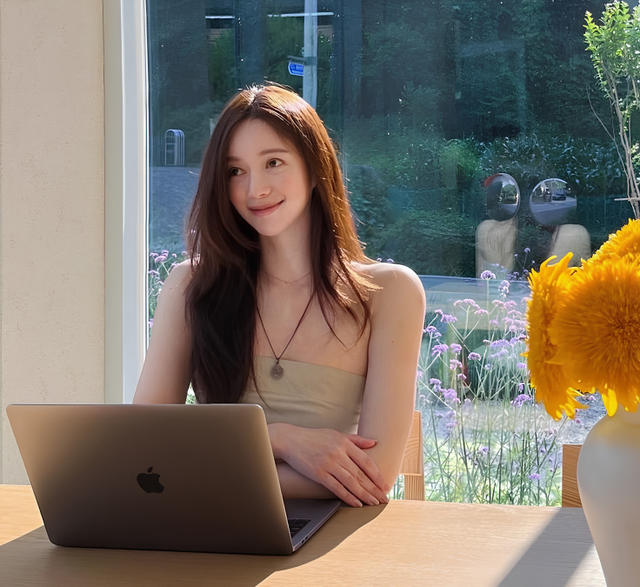 Gen Z kiếm việc theo cách không giống ai: Tóm tắt kinh nghiệm, bê hết lên MXH, thành công săn được “job ngon” - Ảnh 1.