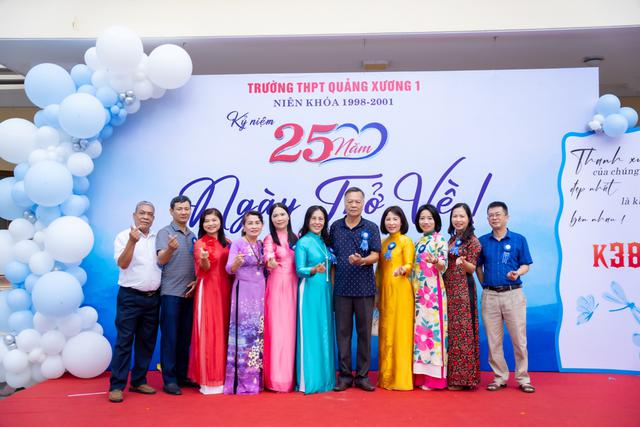 Khóa 38 trường THPT Quảng Xương 1 kỷ niệm 25 năm ngày trở về - Ảnh 2.