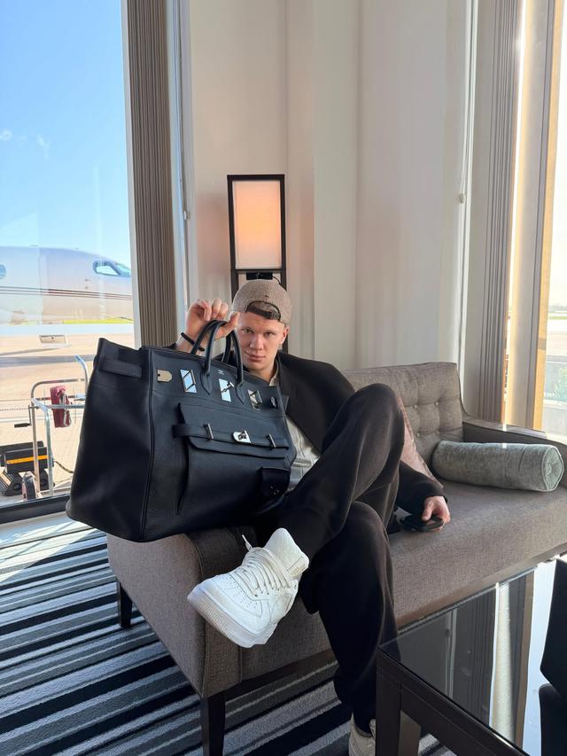 Phát hiện Haaland chơi Hermès Birkin cũng chỉ vì vợ con- Ảnh 5.