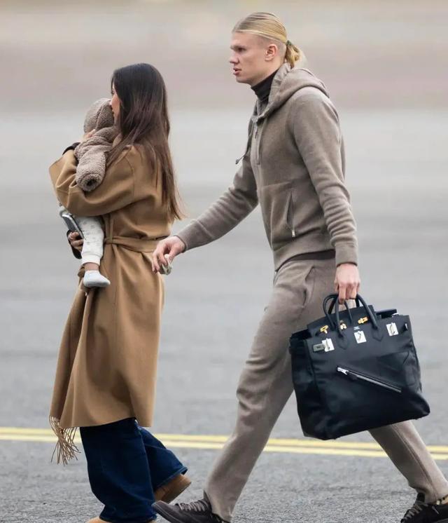 Phát hiện Haaland chơi Hermès Birkin cũng chỉ vì vợ con- Ảnh 1.