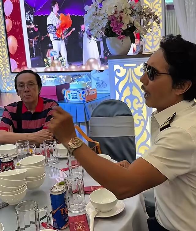 Nam ca sĩ lấy vợ kém 28 tuổi: "Họ nói tôi không ra gì, lôi cả vợ tôi ra nói"- Ảnh 1.
