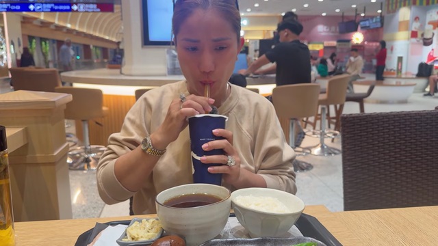 Nữ NSƯT vừa đậu visa đ&atilde; bay đi Mỹ: "T&ocirc;i đi một m&igrave;nh, chơi lu&ocirc;n"   - Ảnh 2.