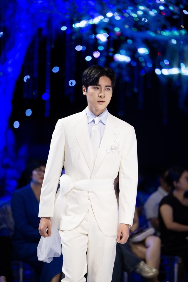 Show váy cưới hot nhất Việt Nam lúc này: Từ không gian đến thiết kế đều đẹp như cổ tích- Ảnh 13.