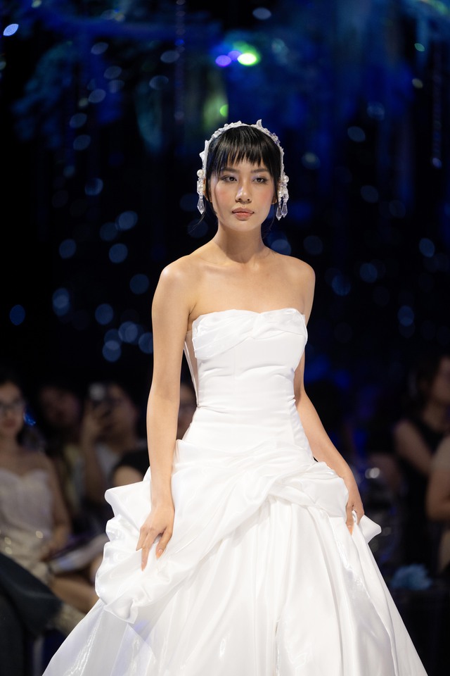 Show váy cưới hot nhất Việt Nam lúc này: Từ không gian đến thiết kế đều đẹp như cổ tích- Ảnh 6.