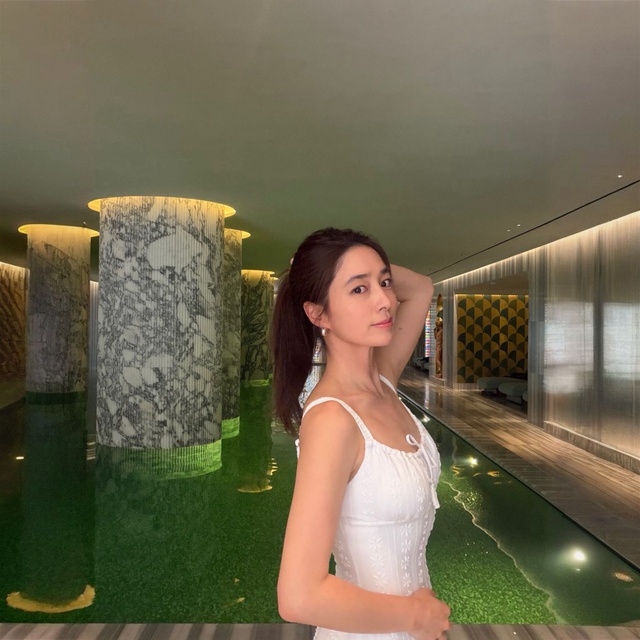 Nhan sắc gây sốc của mỹ nhân Vườn Sao Băng, bảo sao bị Lee Byung Hun tài tử cấm tiệt mặc đồ hở - Ảnh 1.