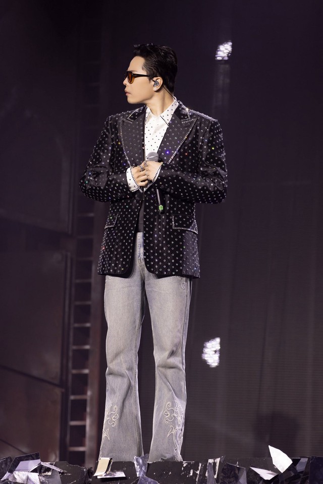 “G-Dragon xuất hiện ở show Chông Gai”: Nam ca sĩ Việt sở hữu rổ hit đếm không xuể, hẹn hò hoa hậu, tài sản kếch xù- Ảnh 1.