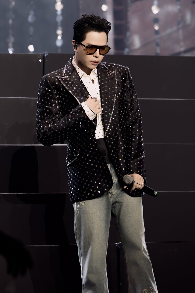 “G-Dragon xuất hiện ở show Chông Gai”: Nam ca sĩ Việt sở hữu rổ hit đếm không xuể, hẹn hò hoa hậu, tài sản kếch xù- Ảnh 3.