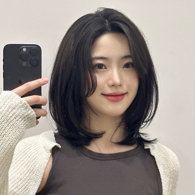 Giữa muôn vàn kiểu tóc ngắn, đây là 5 gợi ý thu gọn gương mặt hiệu quả nhất - Ảnh 3.