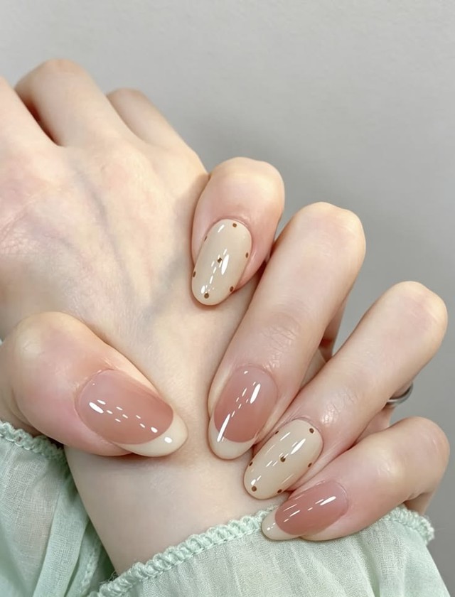 Nhiều g&aacute;i xinh khoe nail chấm bi bắt trend 2026, l&ecirc;n tay m&agrave;u n&agrave;o cũng xinh y&ecirc;u như nữ ch&iacute;nh phim H&agrave;n- Ảnh 1.