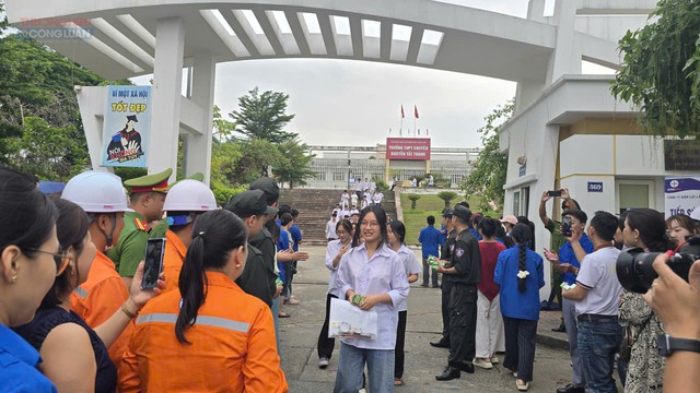 Lào Cai bước đầu rà soát, hơn 40 bài thi đạt điểm 10 môn Toán chưa phát hiện dấu hiệu bất thường - Ảnh 1.