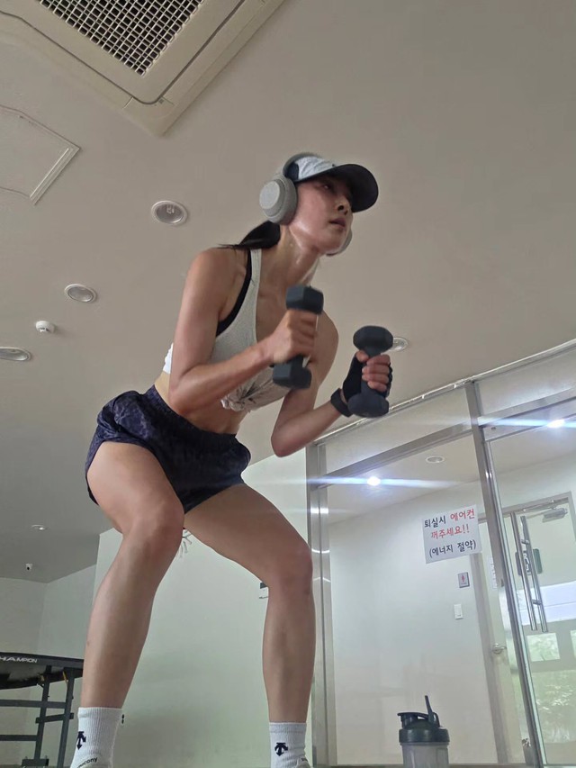 Cơ bụng khó tin của nữ diễn viên 50 tuổi- Ảnh 2.