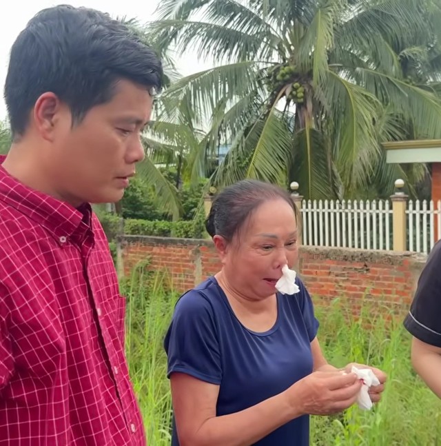 Nữ nghệ sĩ 77 tuổi chảy máu tại hiện trường - Ảnh 2.