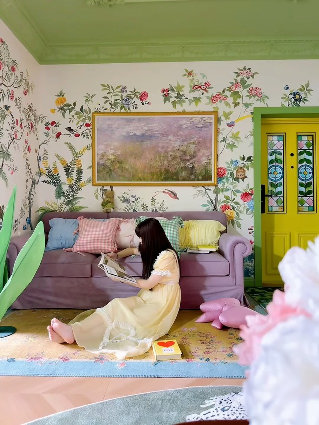 Kh&ocirc;ng phải c&ocirc;ng ch&uacute;a nhưng sống trong "l&acirc;u đ&agrave;i", ghế ngồi cũng 12 triệu/chiếc- Ảnh 1.